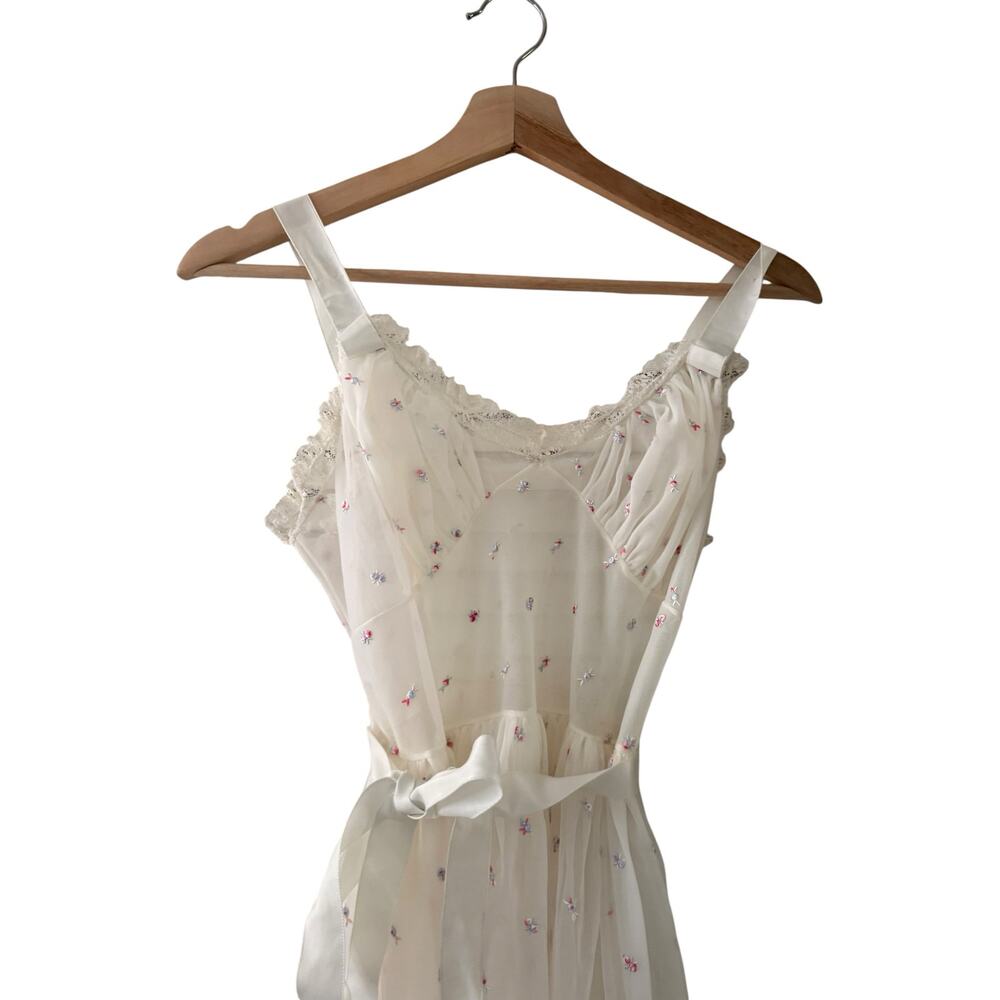 Vintage Sheer Embroidered Chiffon Robe & Slip Set
Women’s Size Small - Picture 5 of 8
